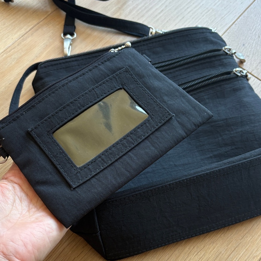 🦄 Baggallini Black Adjustable Bag with matching pouch - Picture 3 of 11